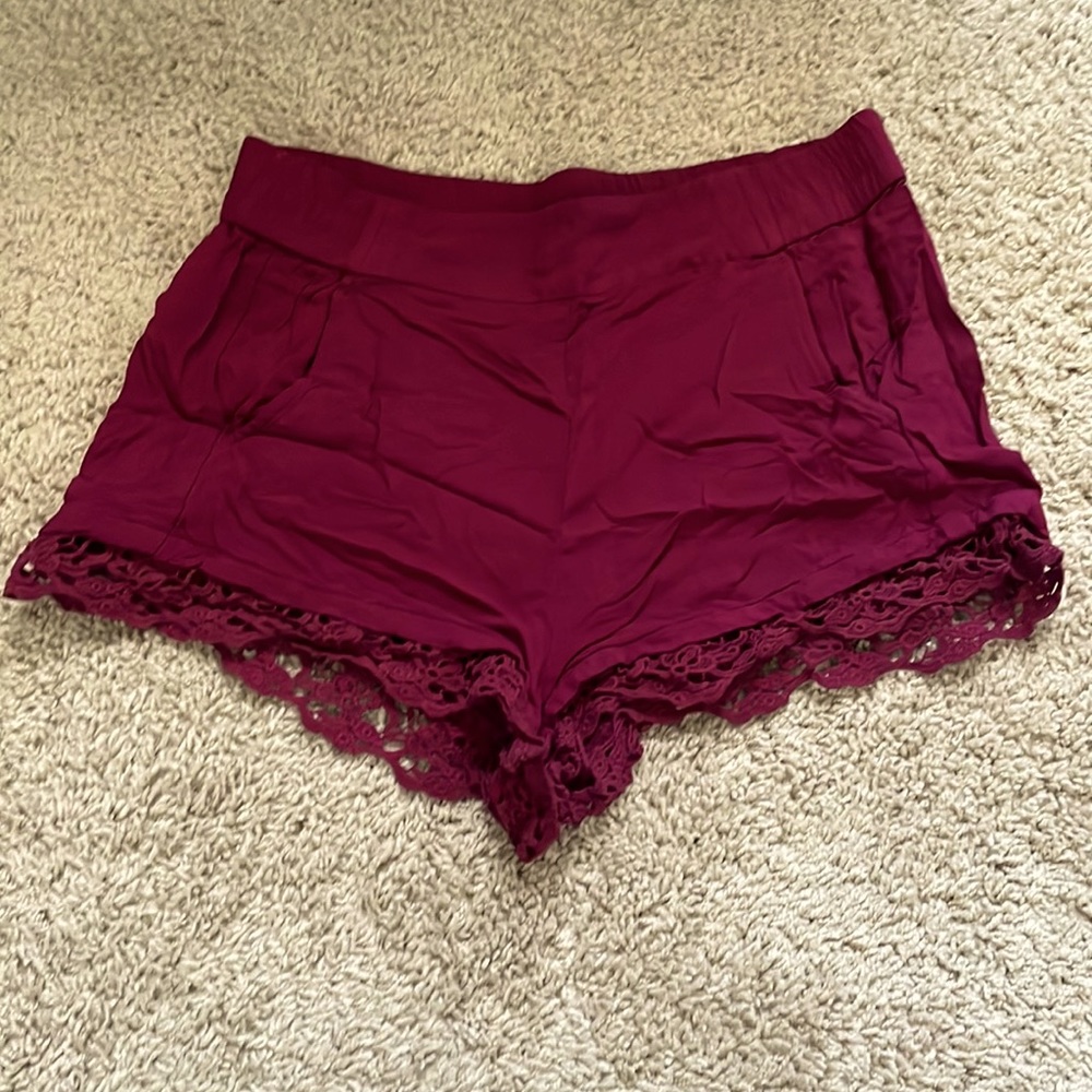 Lace detail fabric shorts